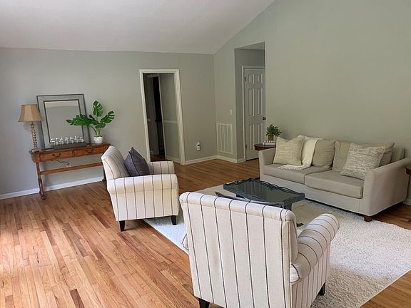 3rd image of 317 Pinehurst Dr