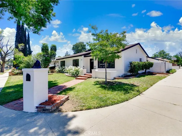 8221 Kentland Ave, Canoga Park, CA 91304