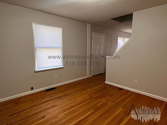 4th image of 4715 E 44th St