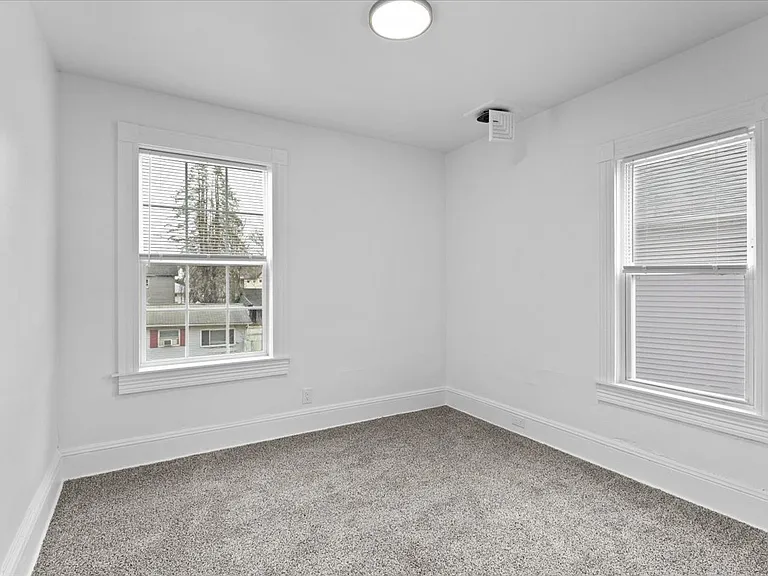 13 8th Ave #B — Photo 8