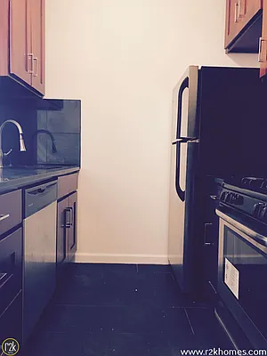 Rented by Realty 2000 Corp | media 8