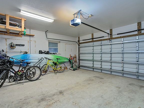 5th image of 201 W Lantana St