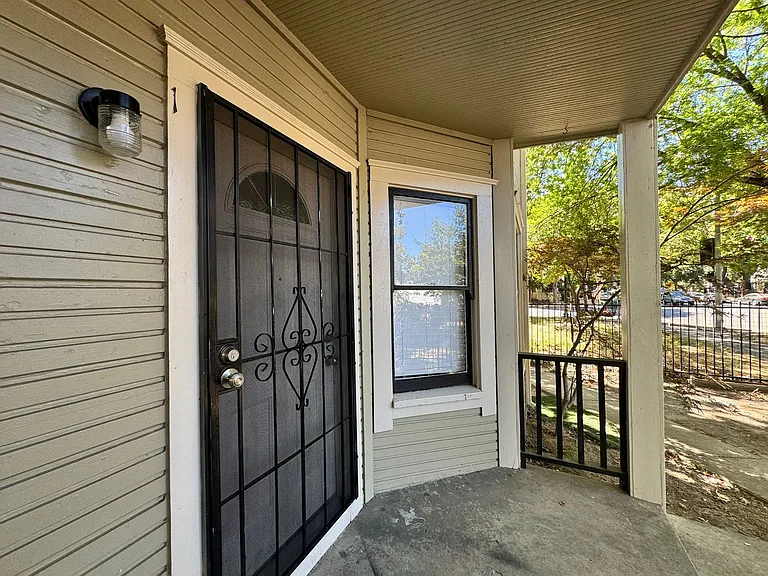 1504 E Street — Photo 8