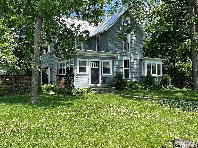 113 Marshall St — Photo 2