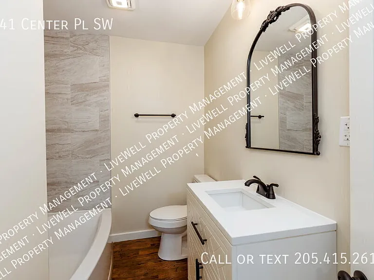 741 Center Pl SW — Photo 5