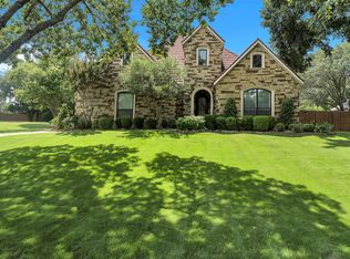 8917 Crest Wood Dr, Fort Worth, TX 76179