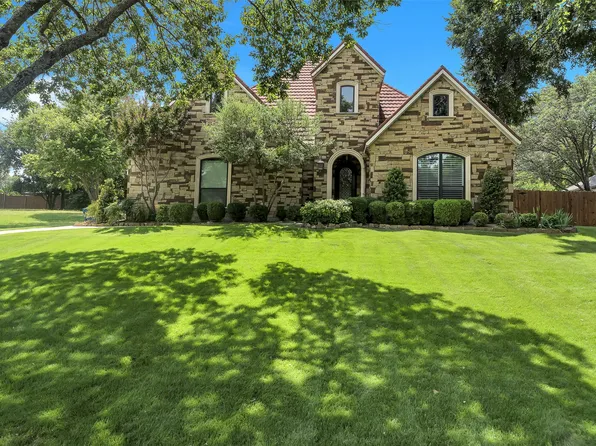 8917 Crest Wood Dr, Fort Worth, TX 76179