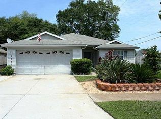 2001 Featherwood Dr W, Jacksonville, FL 32233