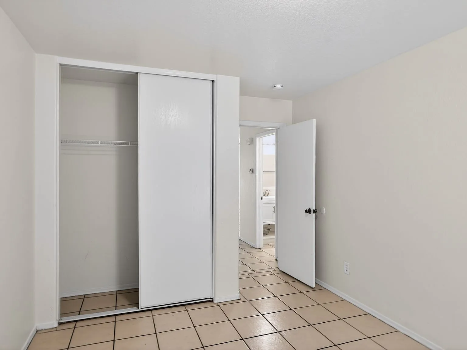 3 bed, 1381 sqft, $1,850 — Photo 4