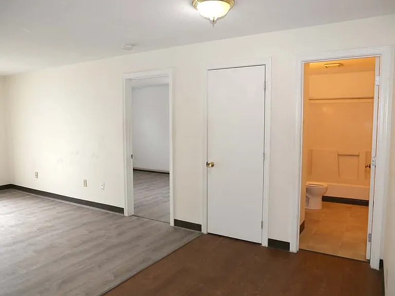 Timber Lake Apartments — Photo 28