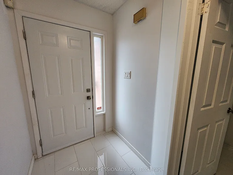 3079 5th Line W #UPPER — Photo 23