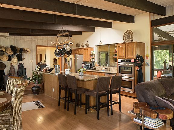 Kitchen & Dining 