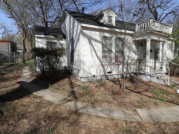 3rd image of 718 24th St SE