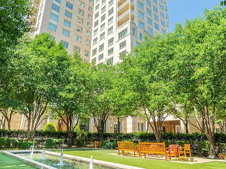 2525 N Pearl St #1105 — Photo 36