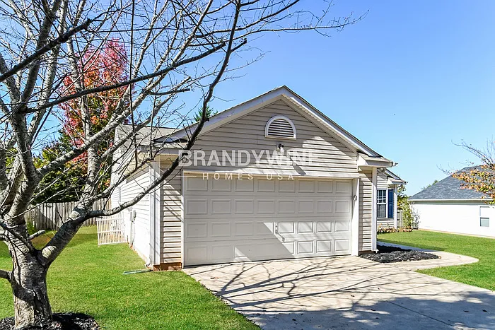 3 bed, 2.0 bath, 1565 sqft, $2,130 — Photo 3