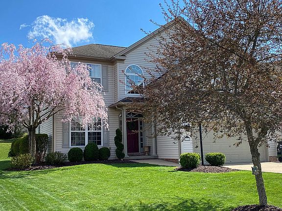 3rd image of 218 W Vanderbilt Dr