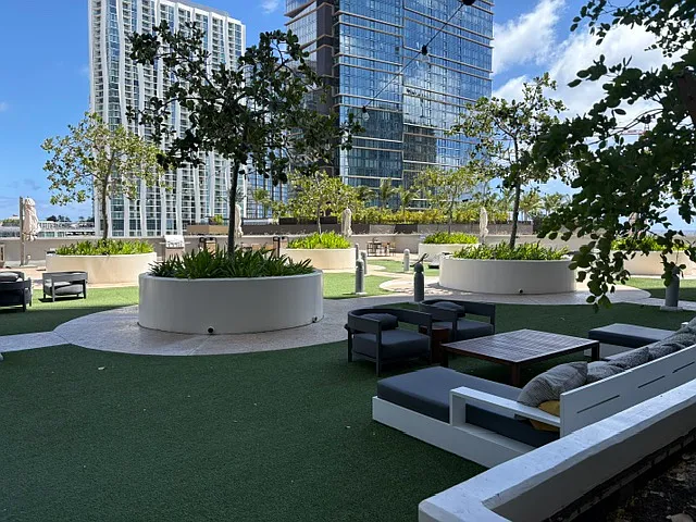2 bed, 807 sqft, $3,950 — Photo 2