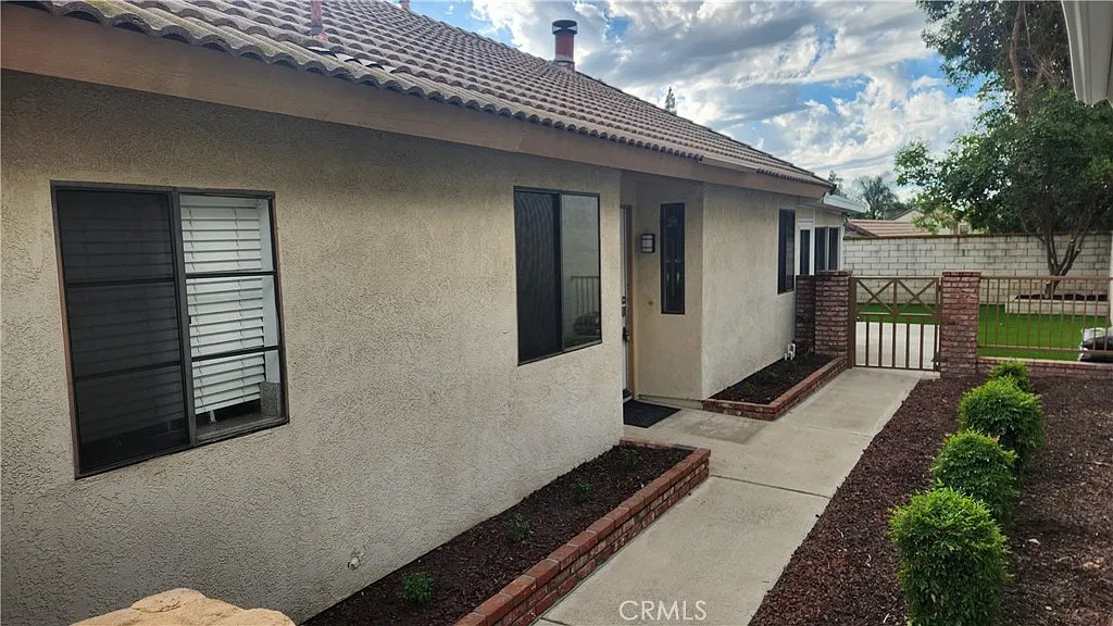 3 bed, 1089 sqft, $3,100 — Photo 2