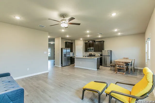 4 bed, 2.5 bath, 2601 sqft, $2,200 — Photo 4
