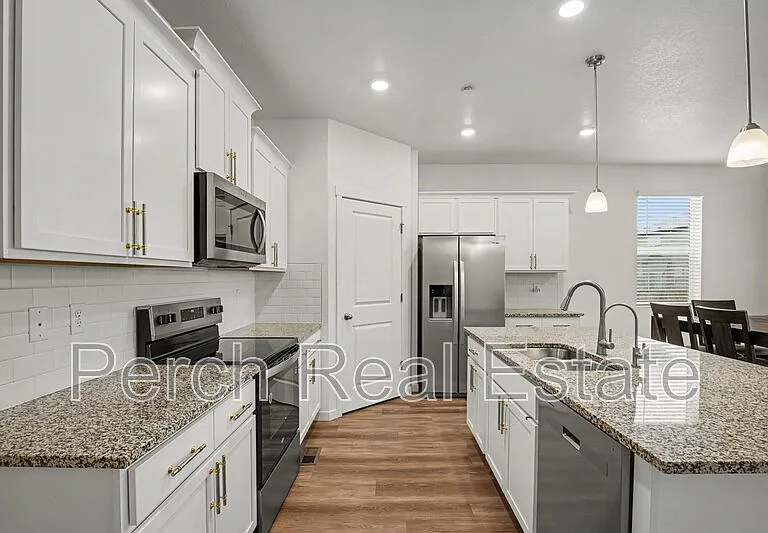 9892 Cathay St — Photo 3