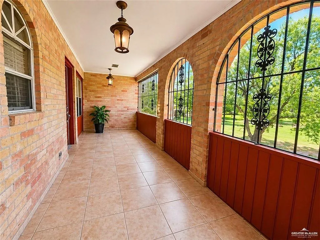 2 bed, 2.0 bath, 1324 sqft, $1,000 — Photo 2