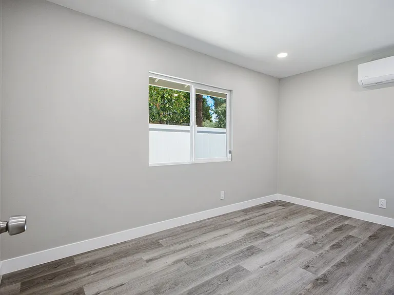 1076 El Campo Dr — Photo 8