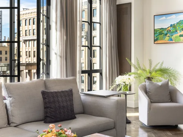 985 Park Avenue image 2 of 16