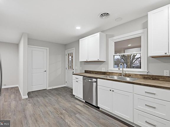 5th image of 9121 Middleford Rd