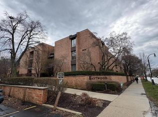 3916 North Oakland AVENUE #224, Shorewood, WI