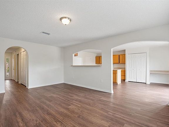 2nd image of 11331 Ivy Flower Loop