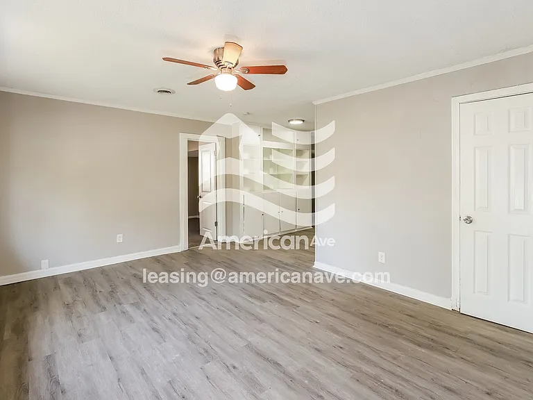 1458538_003_living_room_14092850.jpg