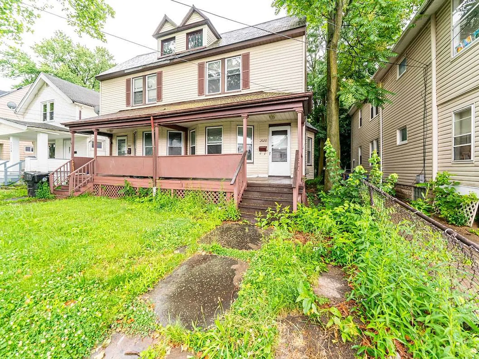 Beautifully Renovated Home in Prime Location — Photo 4