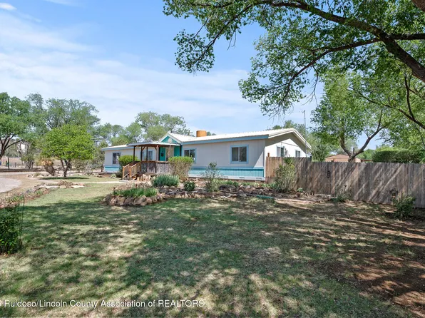 440 W 4th St, Capitan, NM 88316