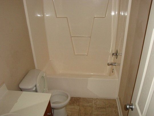 5th image of 3260 Valencia Dr