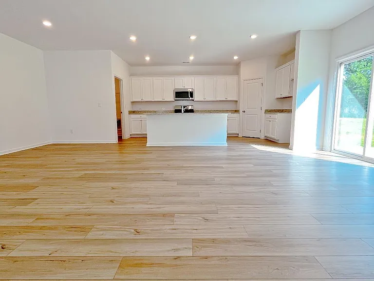 366 Golden Eagle Pkwy — Photo 7