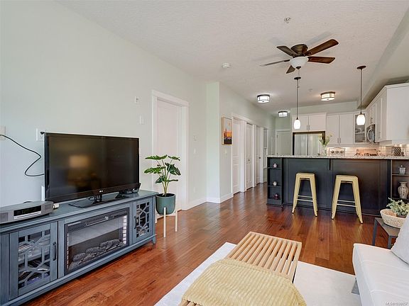 3rd image of 2710 Jacklin Rd #218