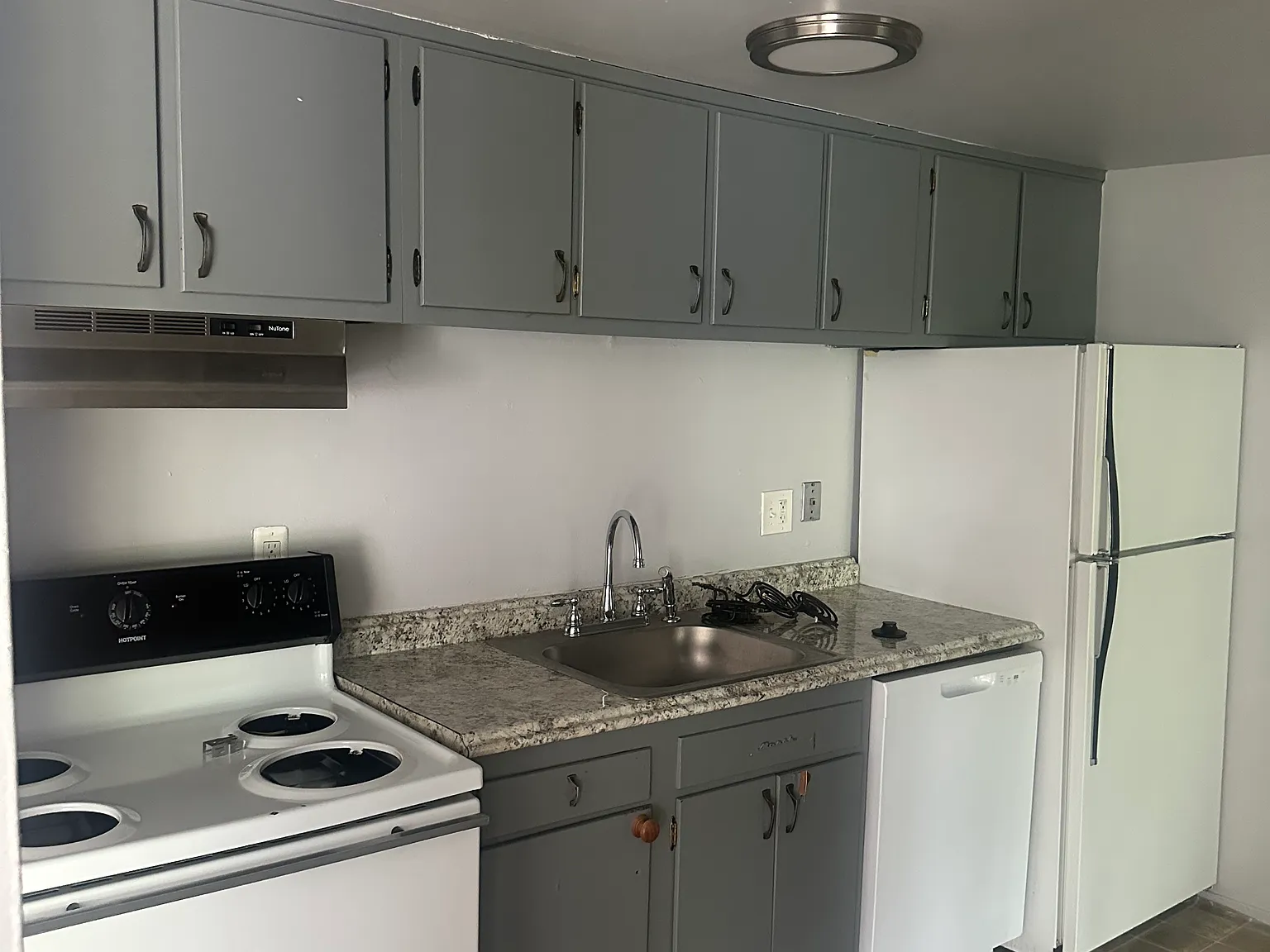3 bed, 1.5 bath, $2,250 — Photo 3