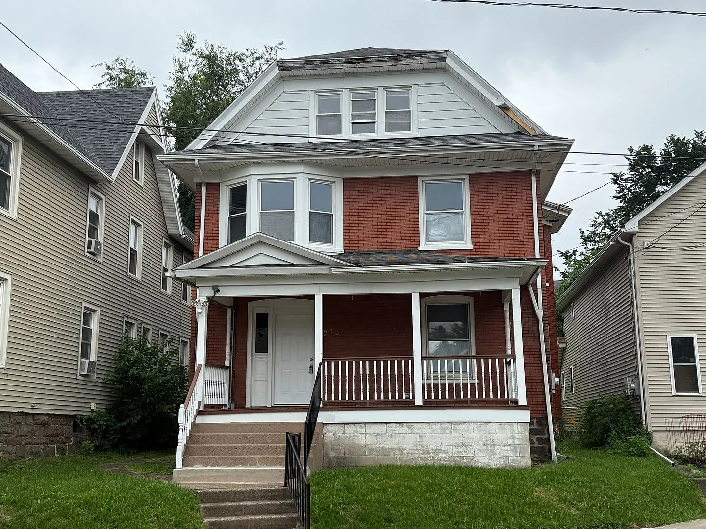 Charming 4Bedroom SingleFamily Home | Section8 Eligible — Photo 1