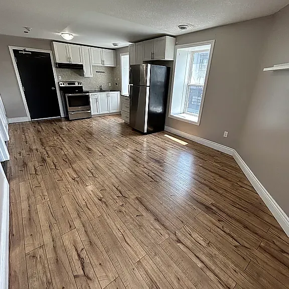 470 King St W #1 — Photo 2