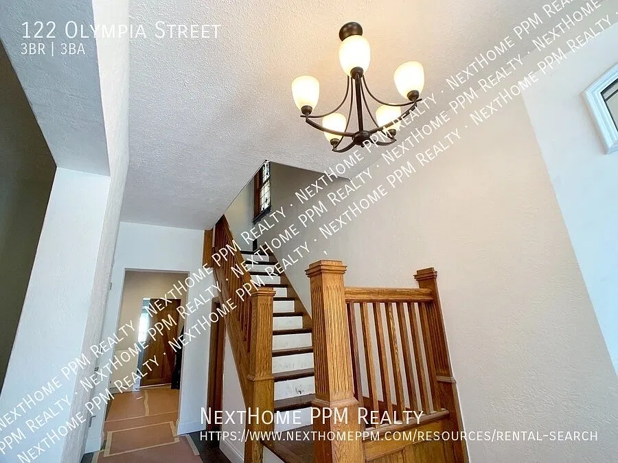 3 Bed / 3 Bath Mount Washington Home | Garage | Steps from Grandview Ave. November 1st — Photo 3