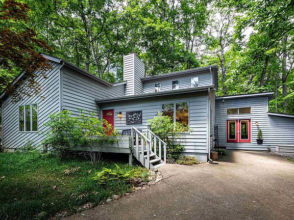 3rd image of 173 Kaylor Cir