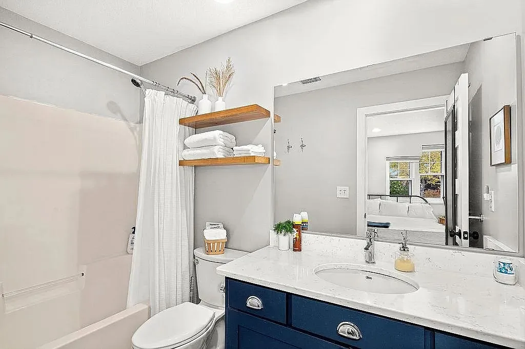 Studio, 562 sqft, $2,750 — Photo 2