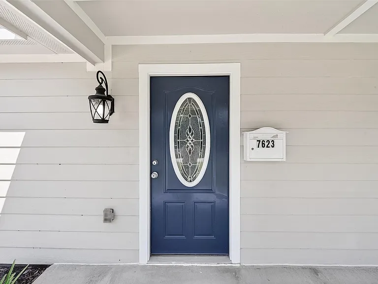 7623 McHenry St — Photo 6