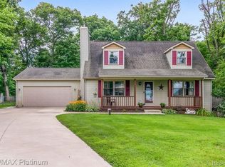 9661 Elizabeth Lake Rd, White Lake, MI 48386