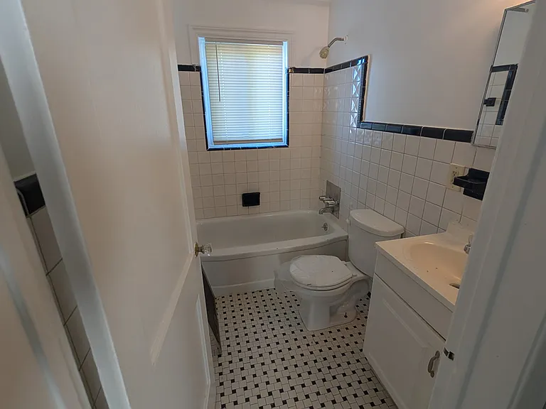 Oakman-Belleterre Apartments — Photo 25