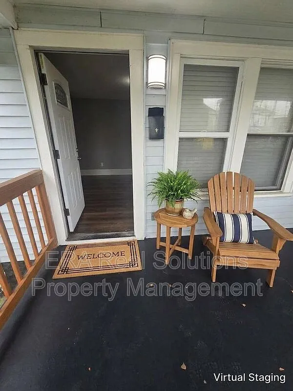 2 bed, 1.0 bath, 955 sqft, $1,100 — Photo 1