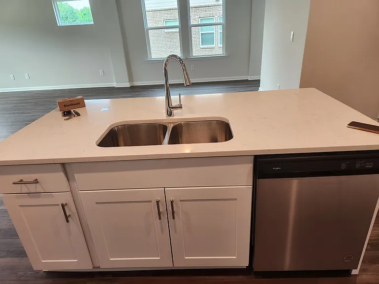 1050 Sunny Lake Dr — Photo 7
