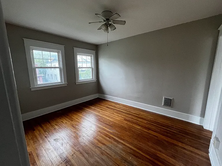 139 N Indiana Ave — Photo 18