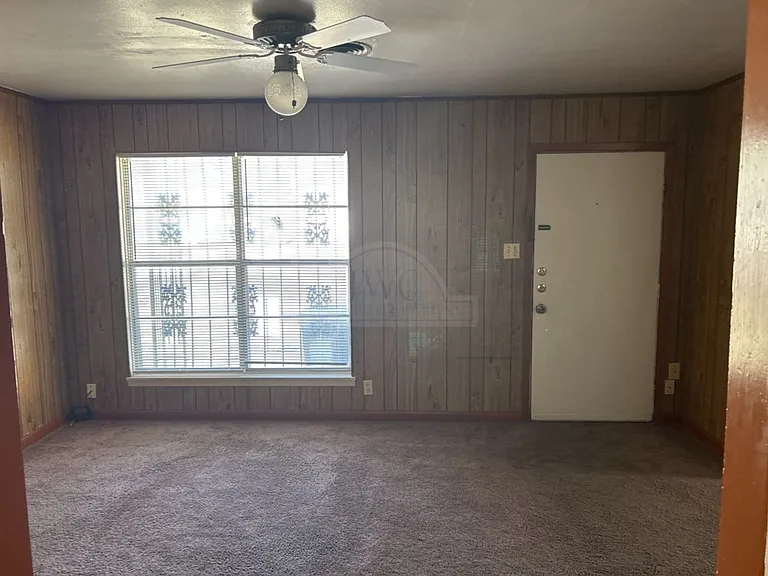 906 Jefferis Ave — Photo 2