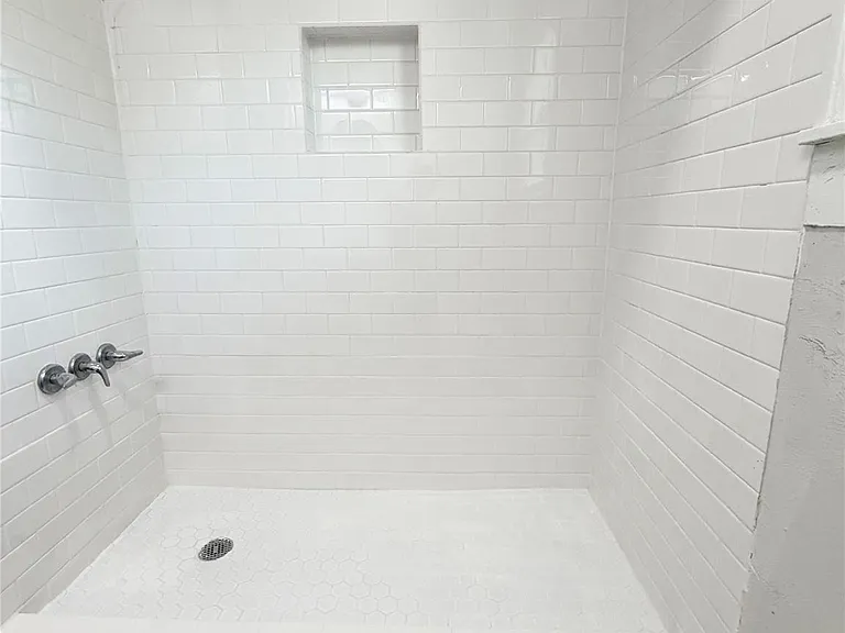 1118 Elliston St — Photo 25